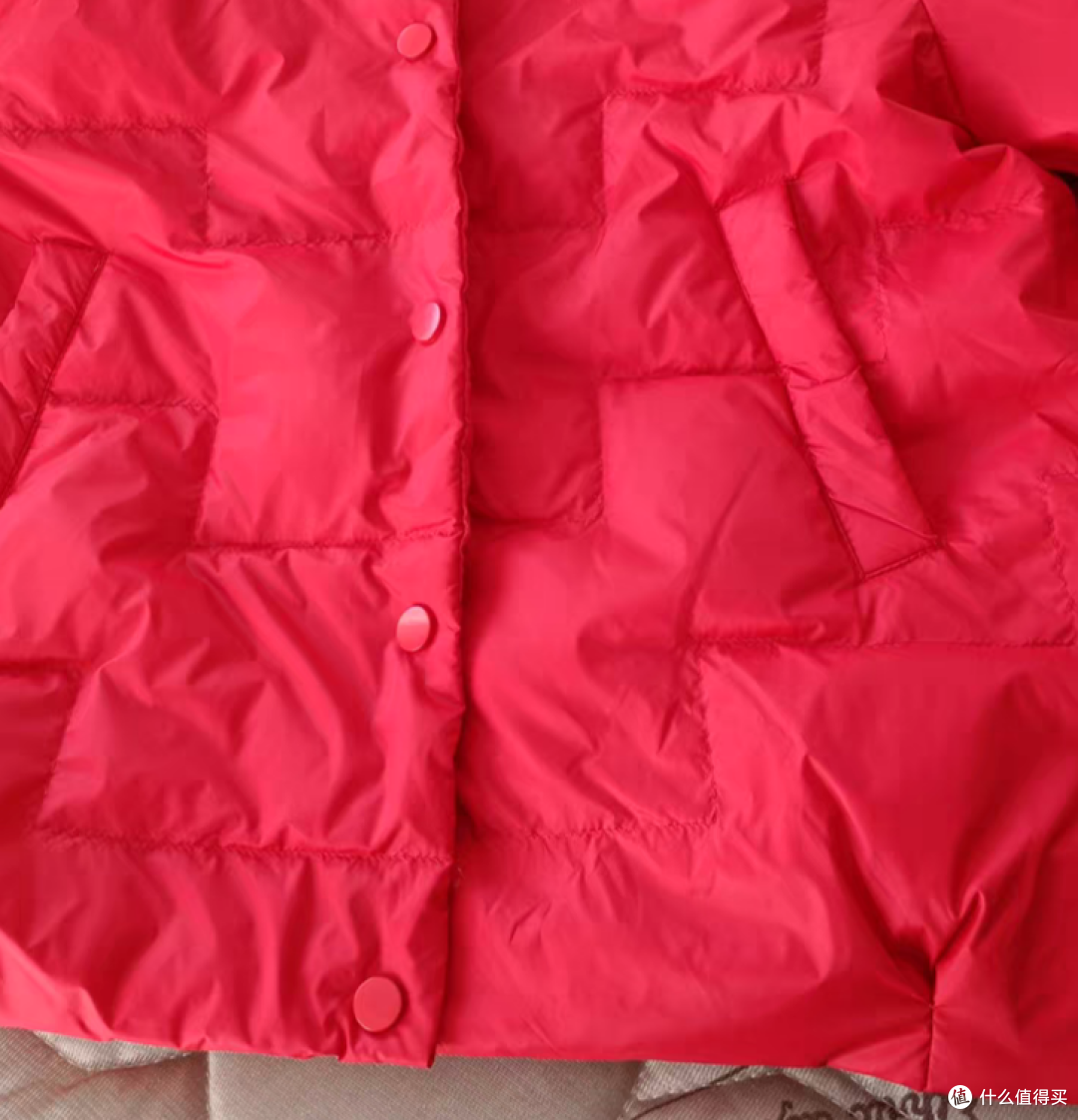 大红色羽绒服,新年必备的单品