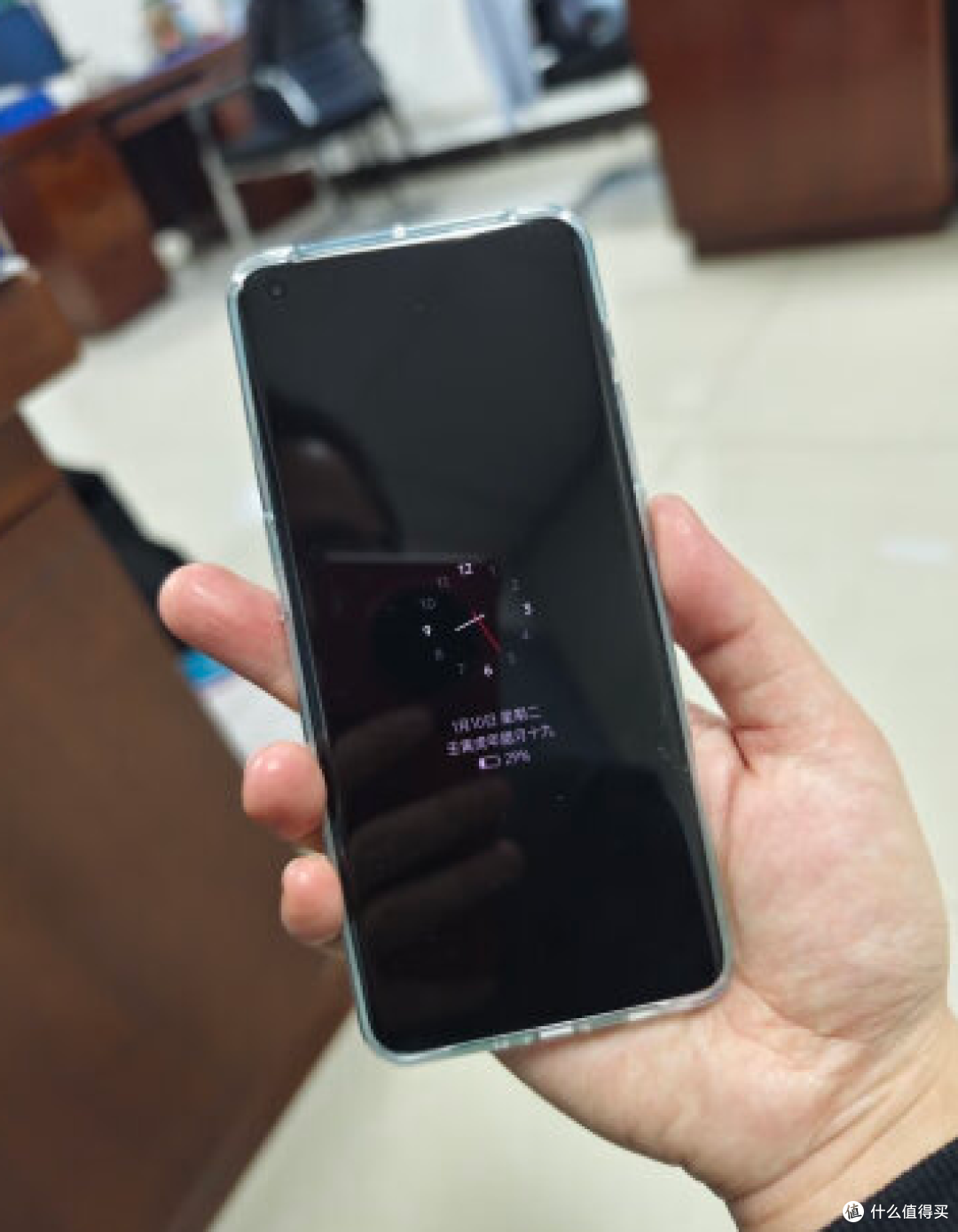 一加11新品上市,辨识度高,第四代丝绸玻璃工艺