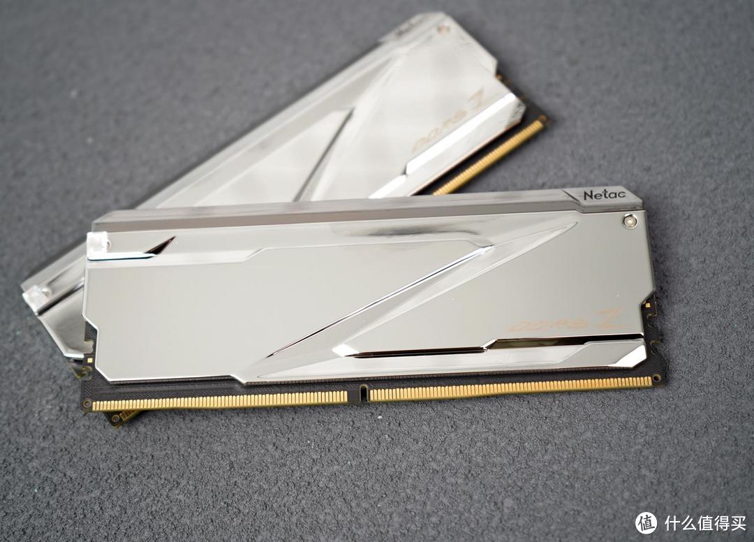 朗科Z系列DDR5-6200MHz内存评测：旗舰定位，迸发出100GB/s速度