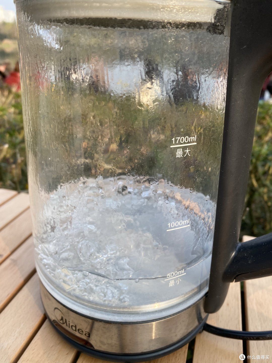 沸腾的热水