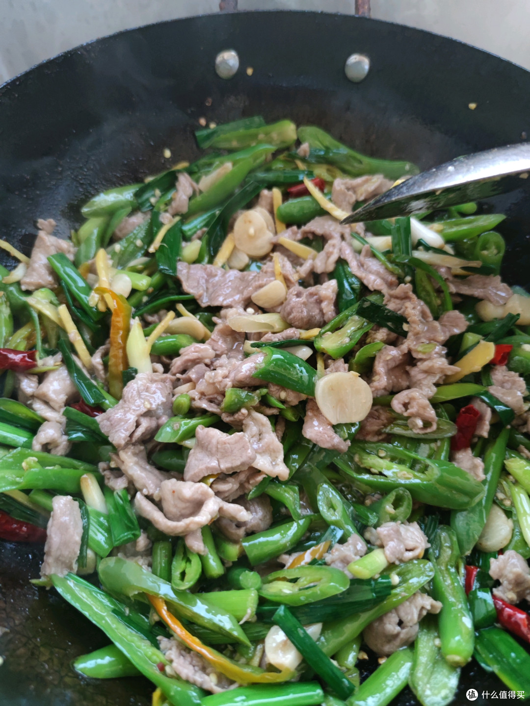 小炒肉,当你想家的时候,家乡的味道总是能带来一丝丝安抚和慰藉!