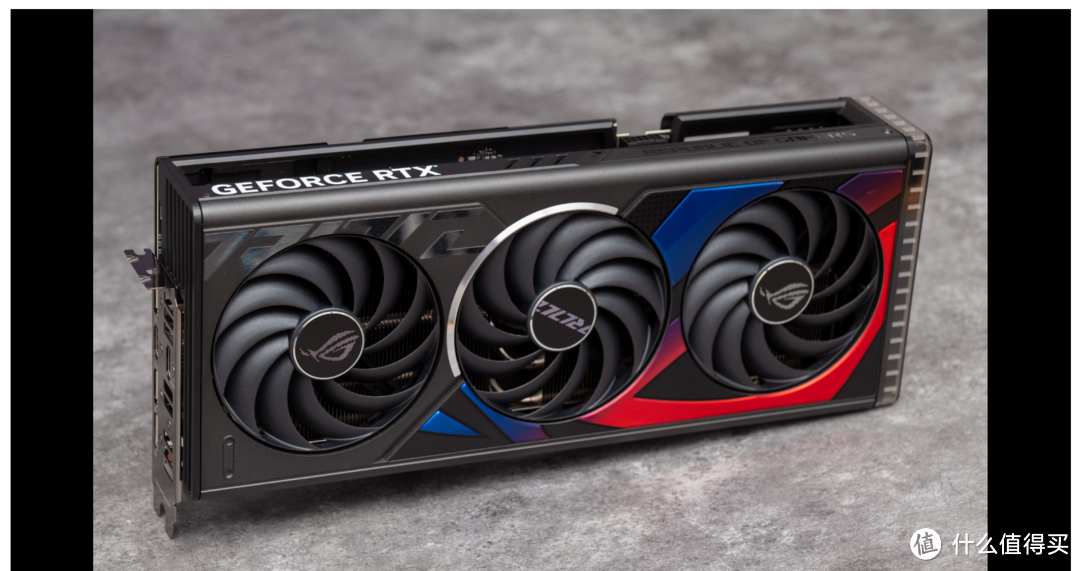 strix geforce rtx 4070 ti 超頻版的外觀延續了同系列的 rtx 4090