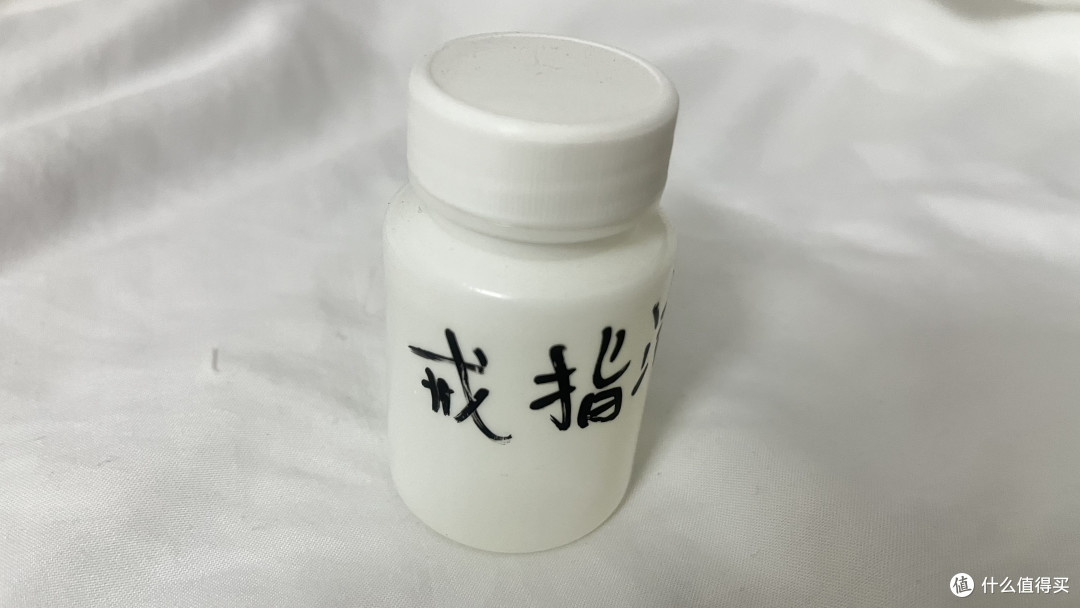 清洗干净的戒指就算是放在家里面也是很养眼，