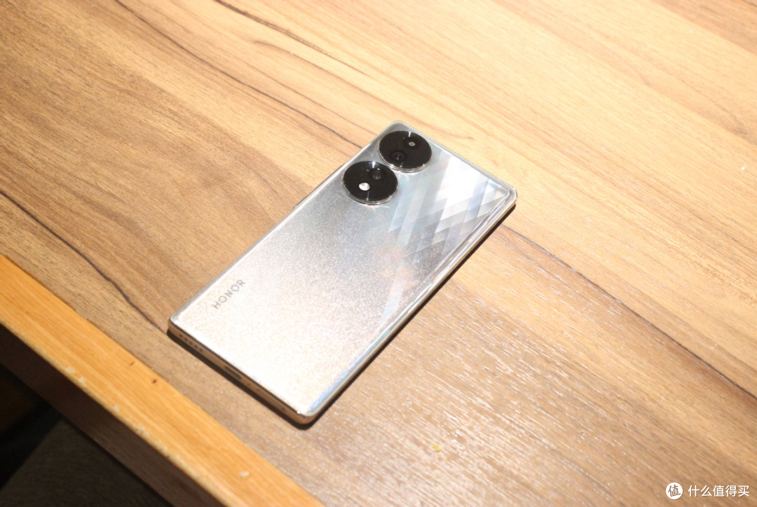降维打击！荣耀70降至2199元，OLED显示屏+256GB+IMX800影像旗舰