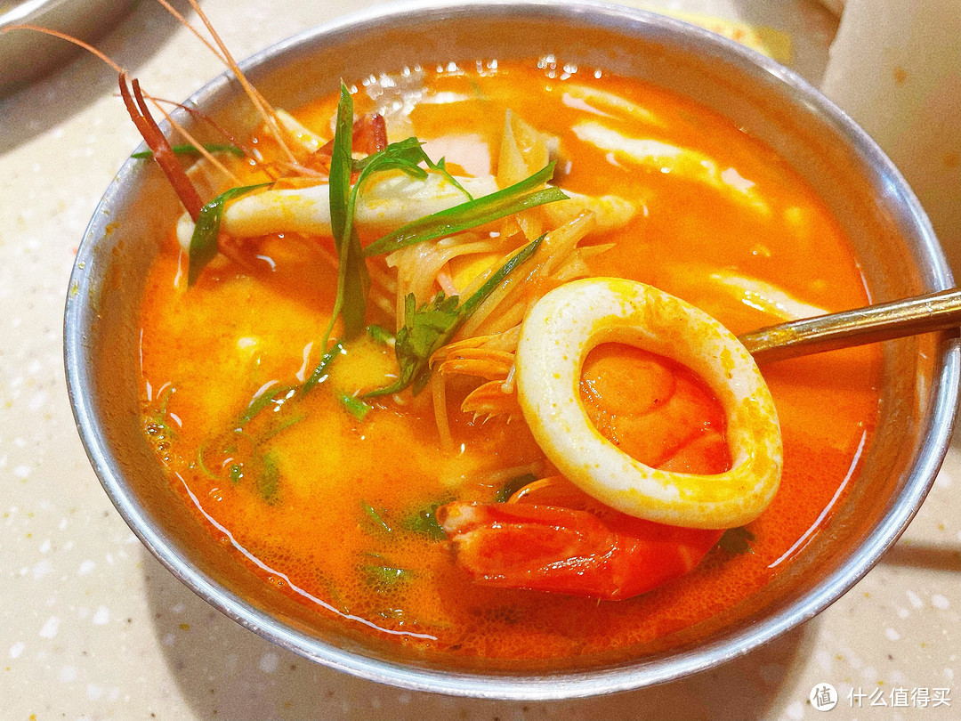 店铺开满一条街,只此一间的正宗清迈大排档