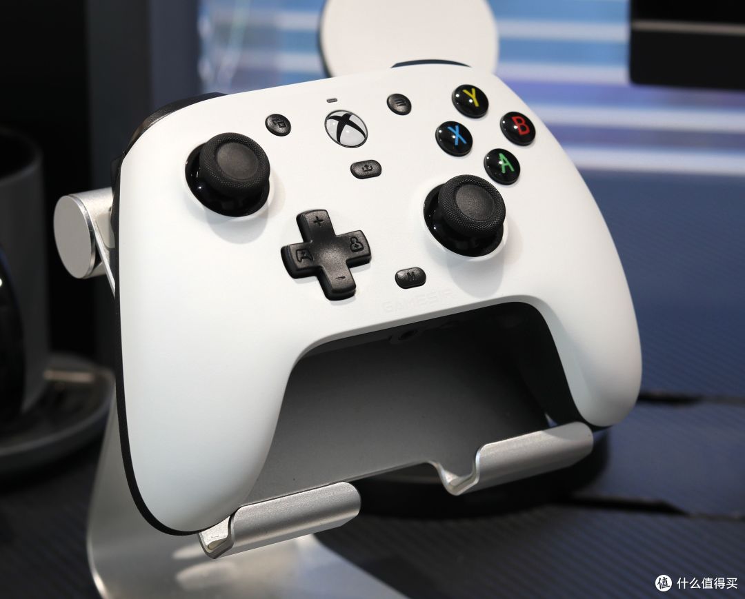微软XBOX认证，手感更出众：盖世小鸡G7游戏手柄测评