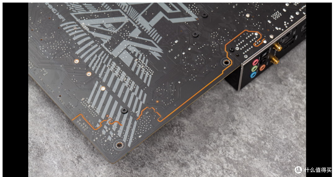 【潮电新年礼 - 年货节装机好物推荐 Ⅱ】ROG Strix B760-F Gaming WiFi 开箱动手玩:功能全面的中高阶主板