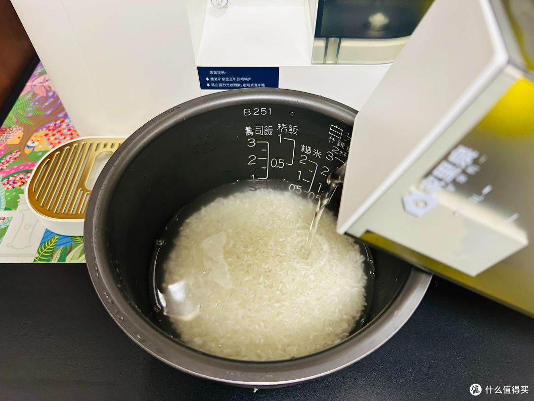 洗米都用矿泉水！家里泉矿泉机带我实现矿泉水自由~