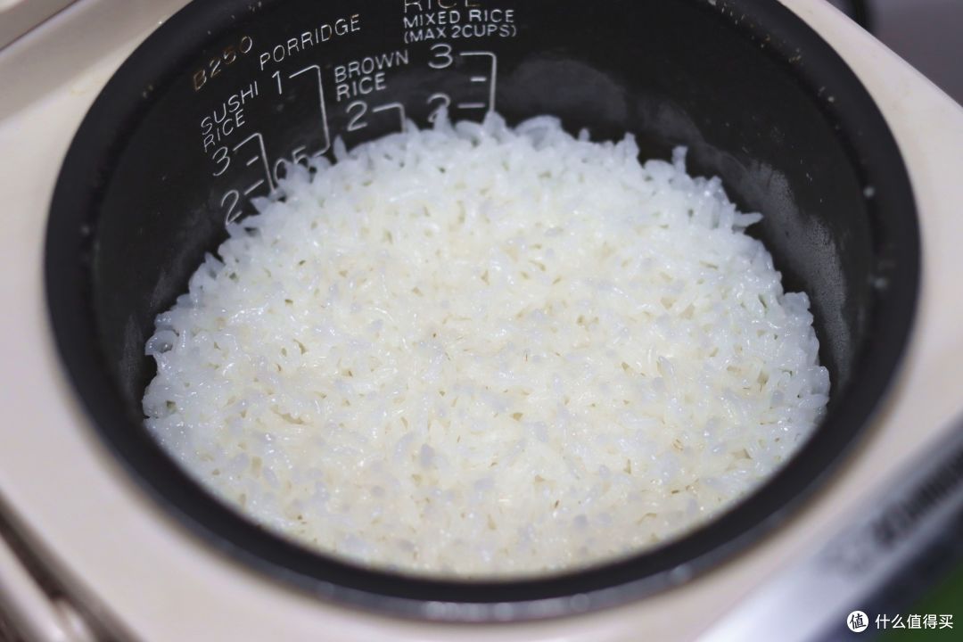 洗米都用矿泉水！家里泉矿泉机带我实现矿泉水自由~