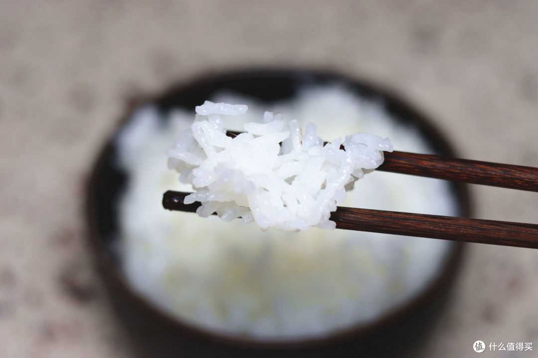 洗米都用矿泉水！家里泉矿泉机带我实现矿泉水自由~