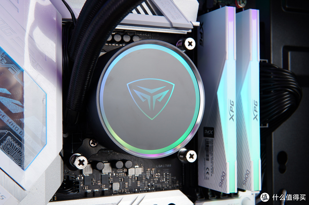 250W的13代酷睿i7-13700K成功压制,超频三PD360一体水冷测试