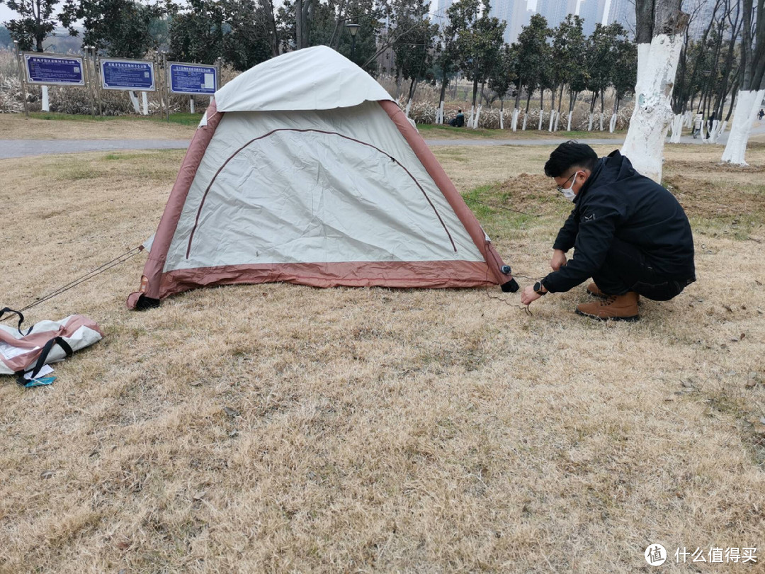 搭帐篷不需要那么麻烦，一宿充气帐篷轻松搭建