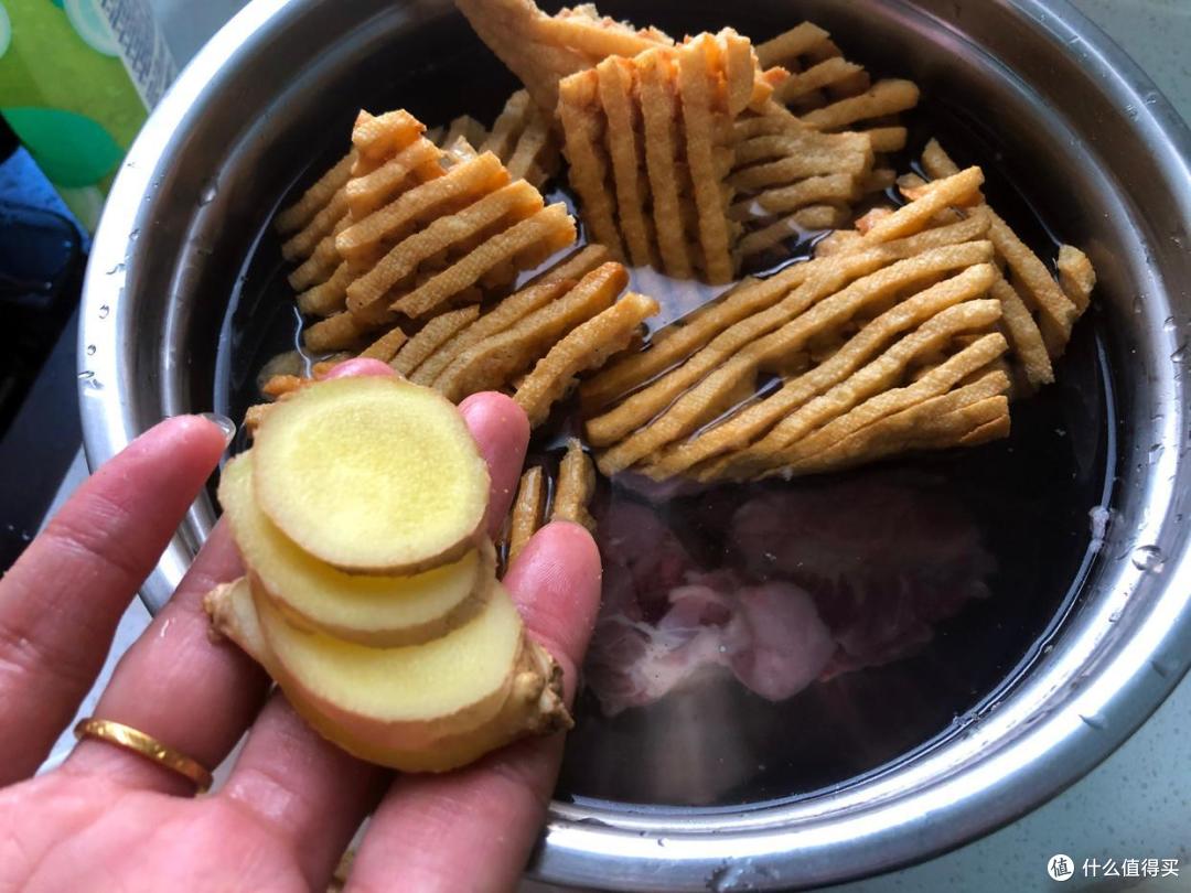 过年吃不够这碗菜，用大骨头炖1锅，连菜带汤能喝2碗！