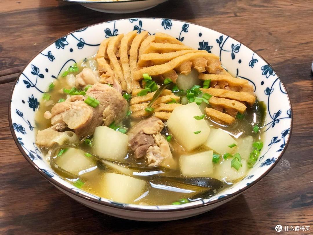 过年吃不够这碗菜，用大骨头炖1锅，连菜带汤能喝2碗！