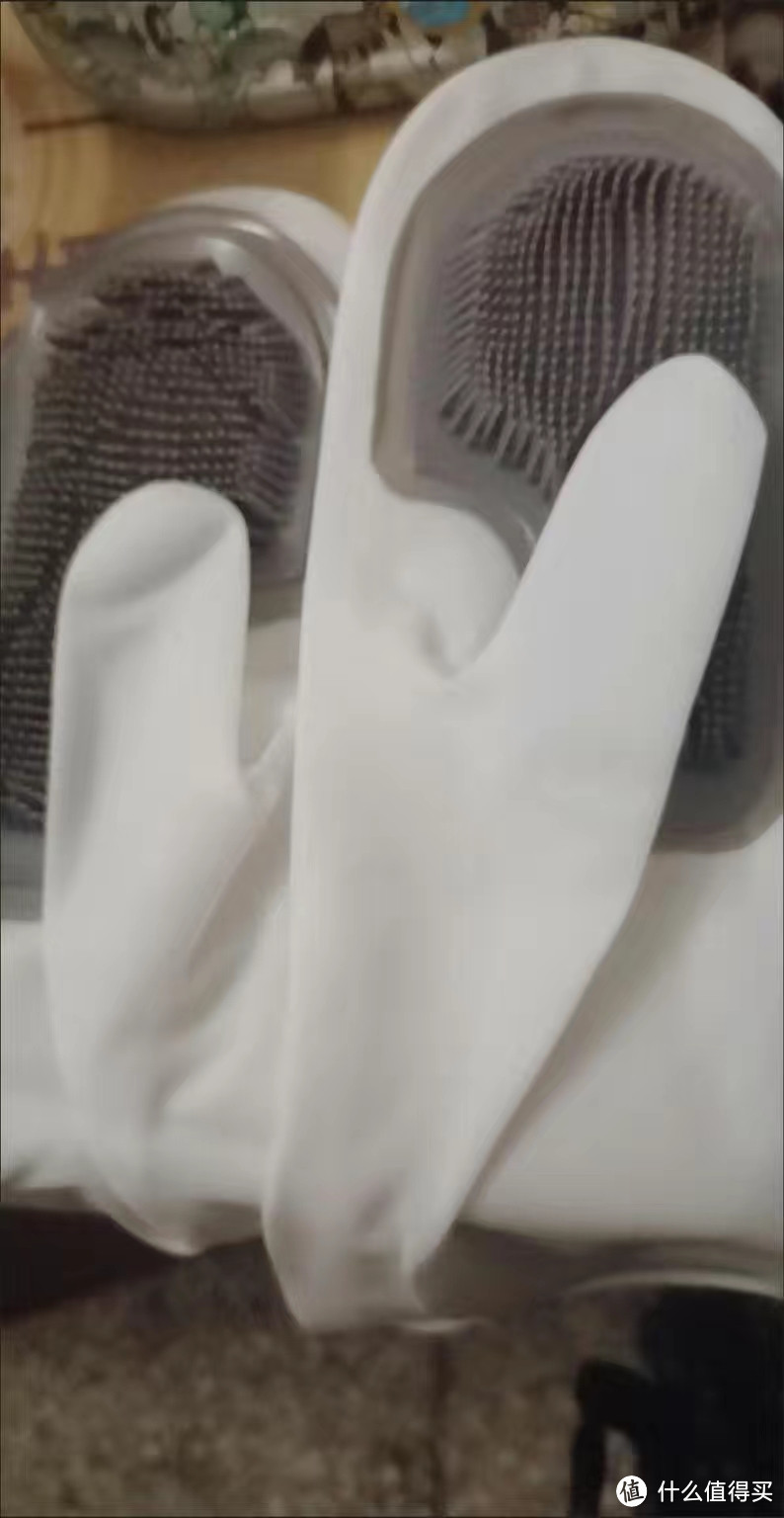 洗碗用的硅胶手套，带刷毛。