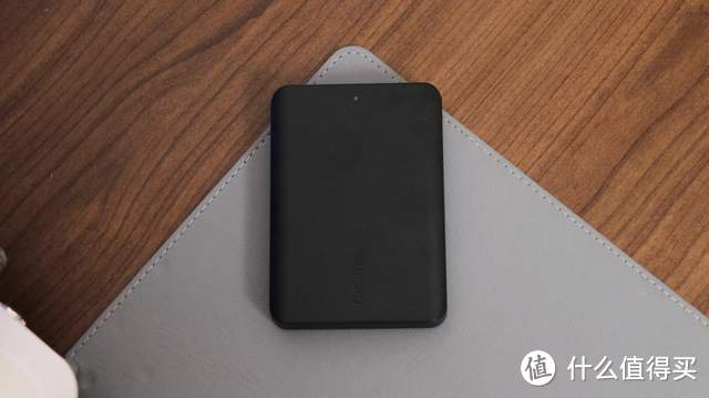 东芝新小黑A5 4TB移动硬盘体验：小巧便携，速度快，Mac扩容全靠它
