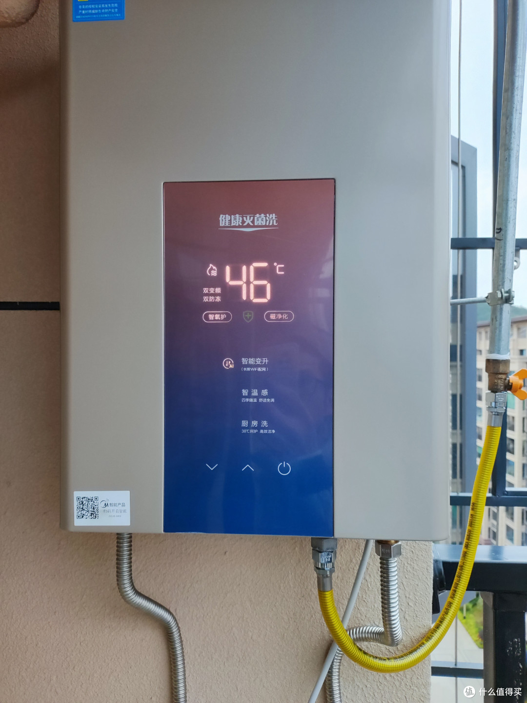 这种燃气热水器装阳台,洗澡要等半天才有热水