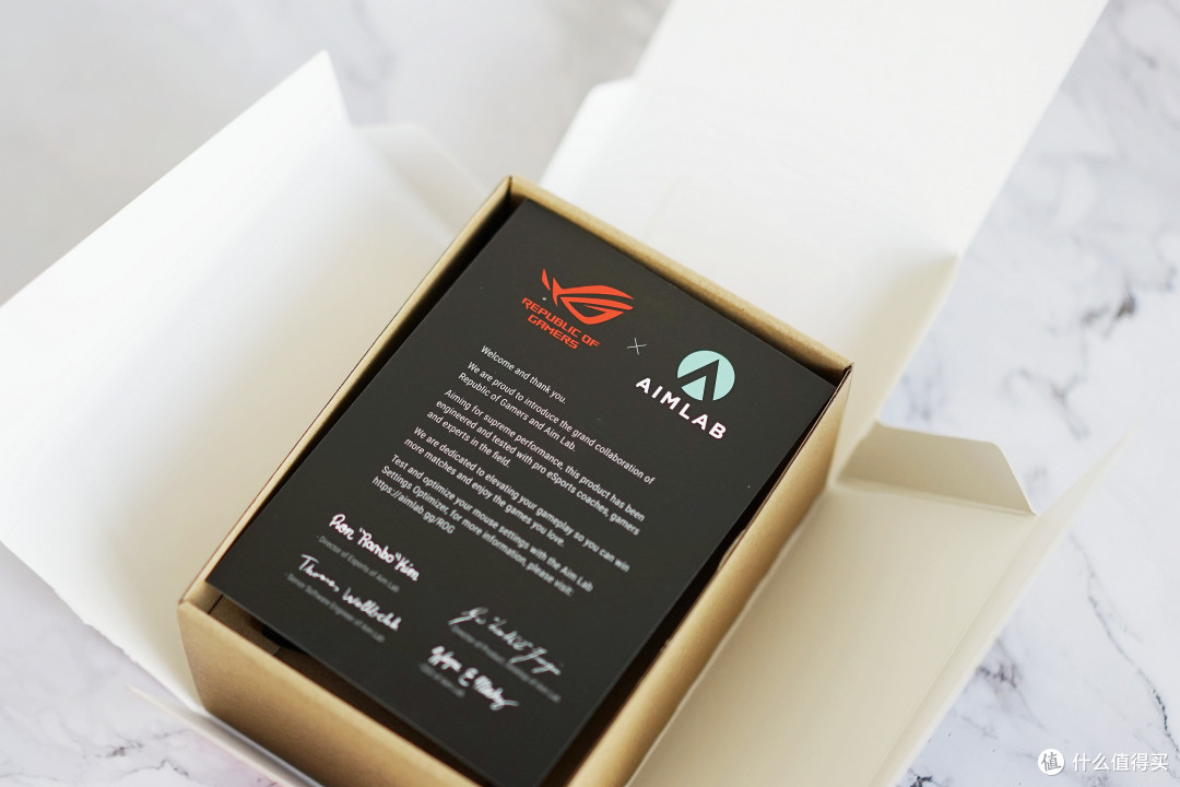 别再用GPW了,试试这款新家伙——ROG龙鳞ACE X AimLab联名鼠标测评体验