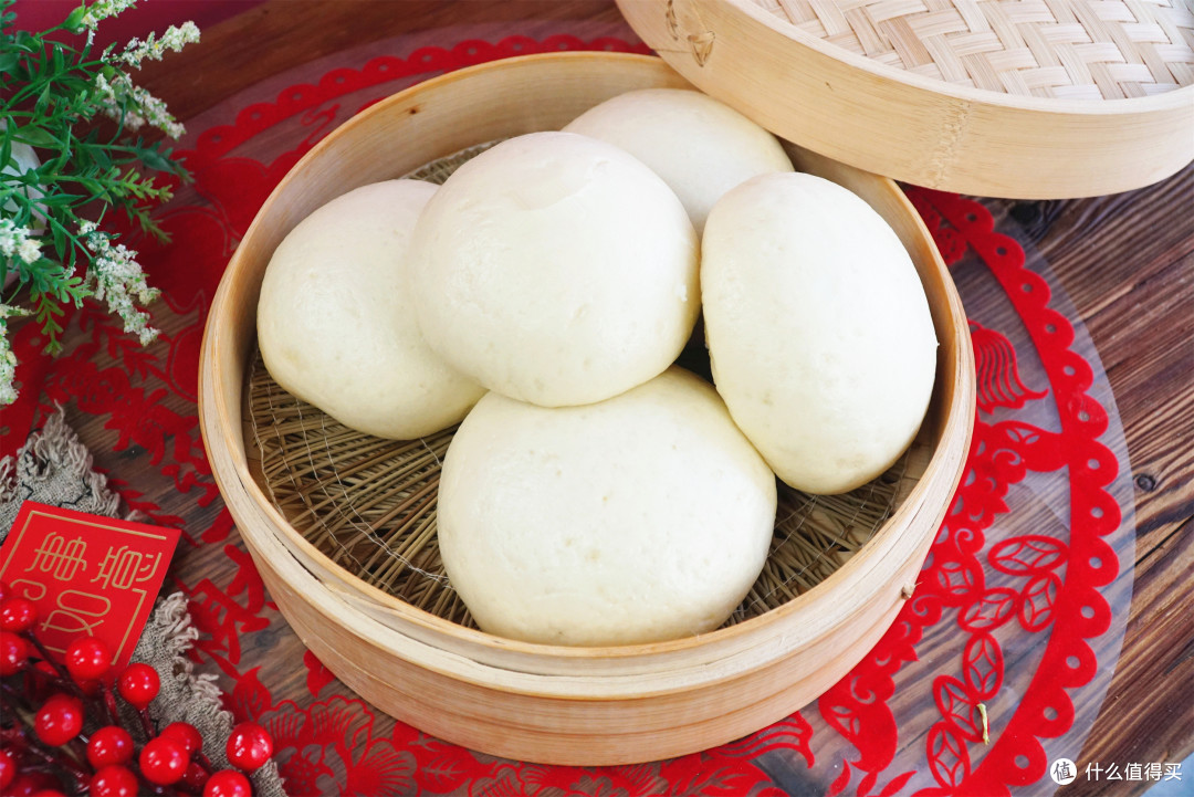 蒸馒头时，冷水蒸还是热水蒸好？牢记这4点，馒头暄软白胖又香甜