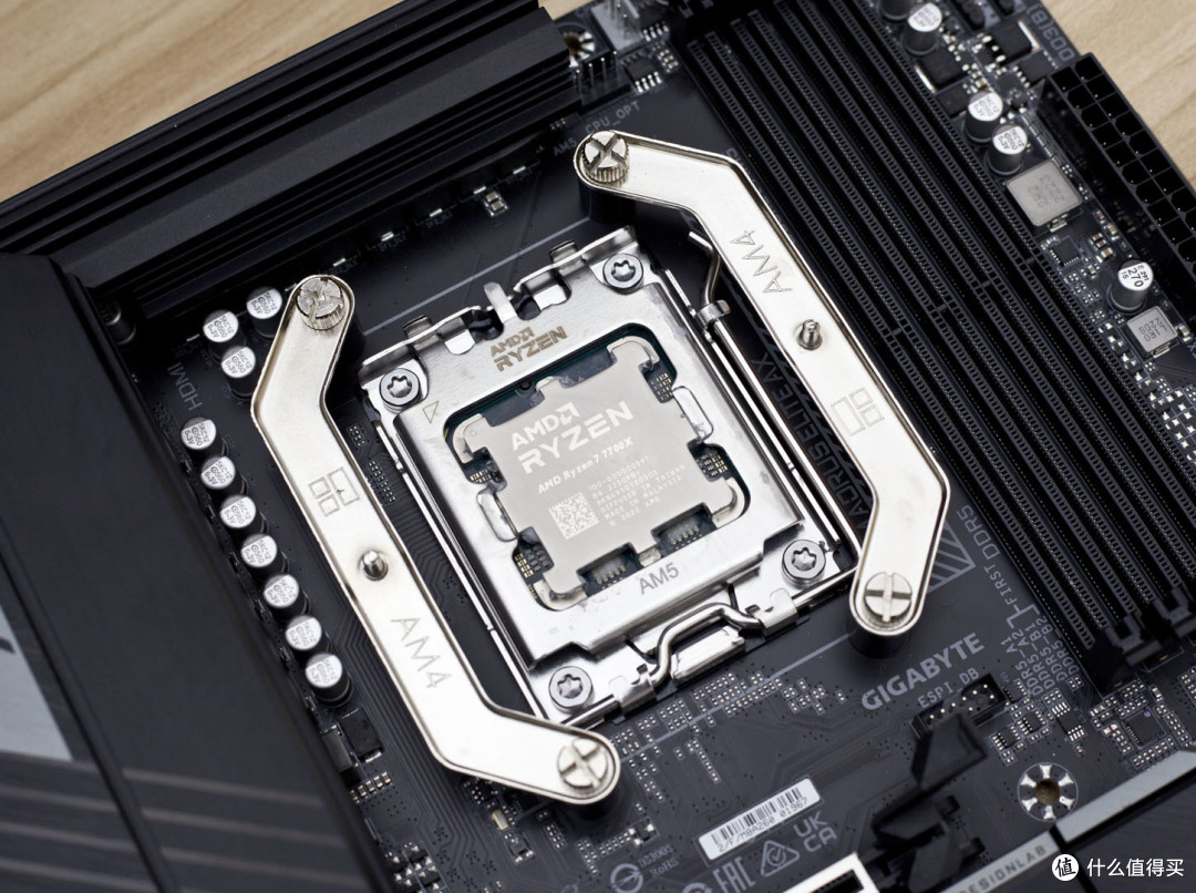 【老黄搞机篇一百七十二】中端配置如何搭？7700X+技嘉小雕AX B650M+RTX3060能否满足你需求