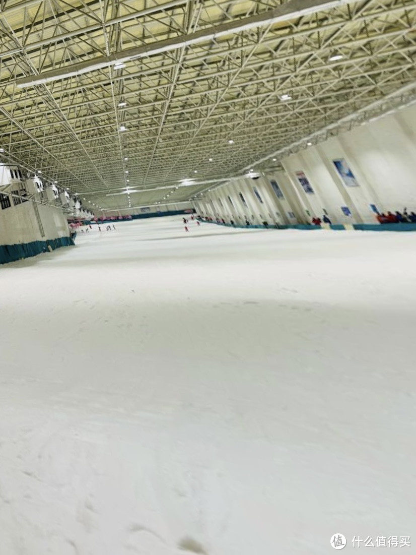 天鹅堡室内滑雪场图片