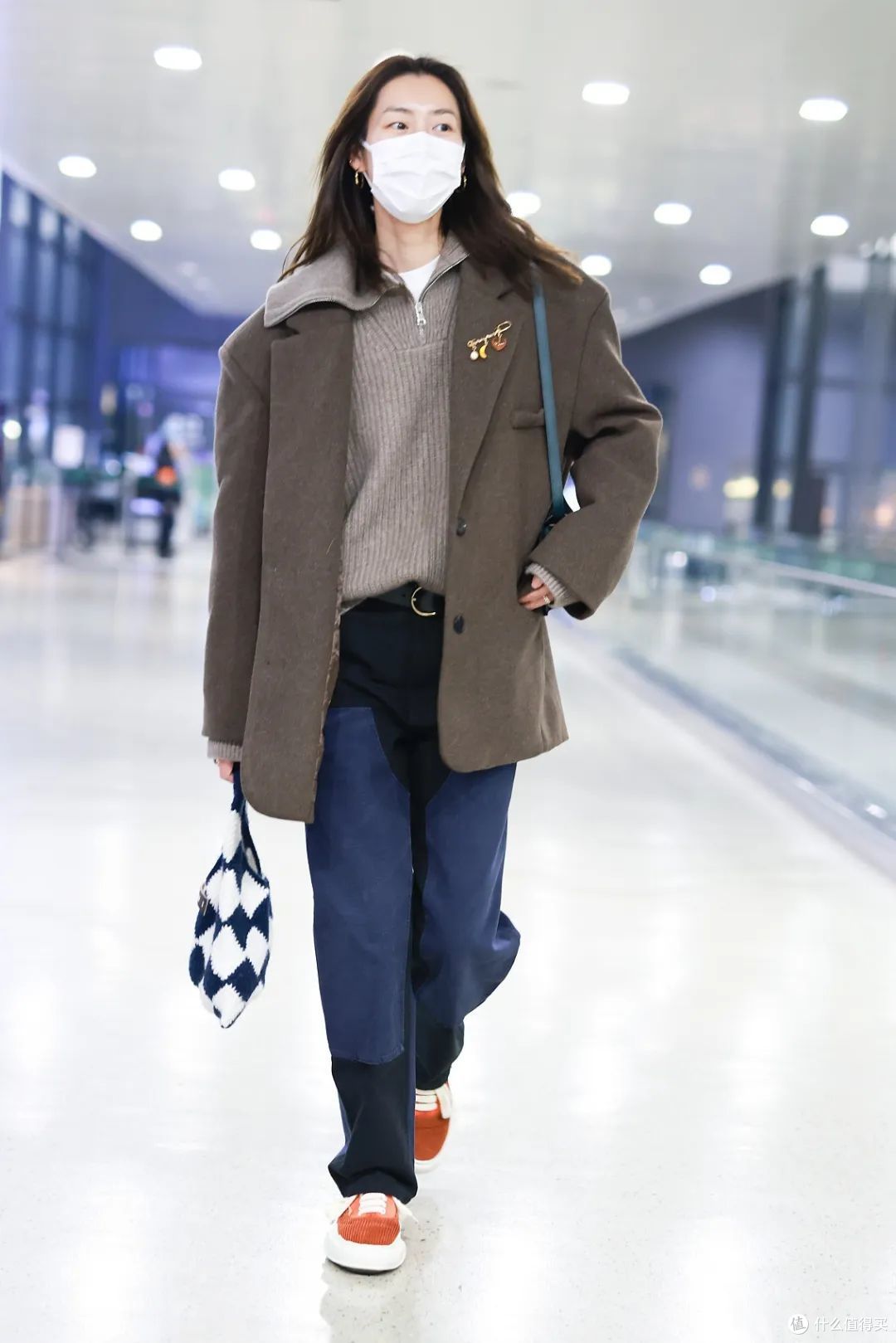 内娱女明星走机场还得看她,实穿又养眼!