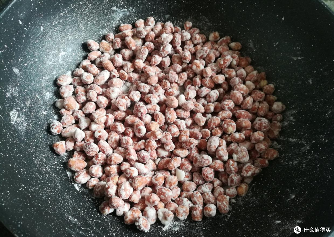 做糖霜花生,掌握2个技巧,颗颗挂霜嘎嘣脆,还是小时候的味道