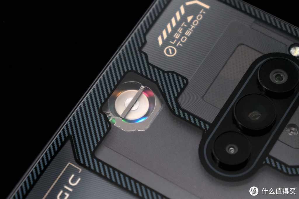 红魔8 Pro+氘锋透明版：掌上全能游戏主机，打造游戏竞技巅峰体验！