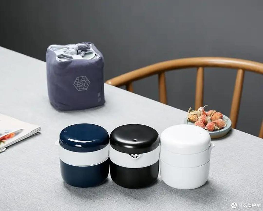 爱喝茶的人,到哪都会自带茶具!