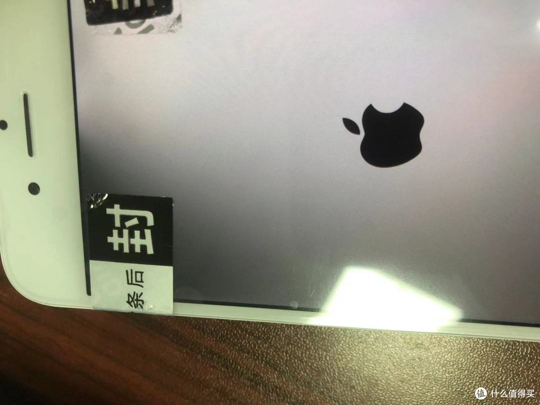 第一次可能是接触不良,发光不均匀