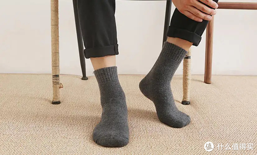 脚上的时髦主题，巧用袜子来凹造型！