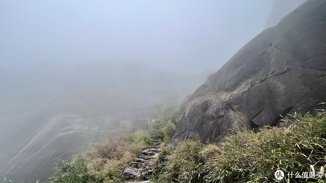 ​江西十大高峰之十，赣东屋脊军峰山，烟波缥缈隐险峰