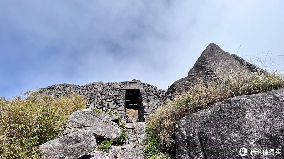 ​江西十大高峰之十，赣东屋脊军峰山，烟波缥缈隐险峰