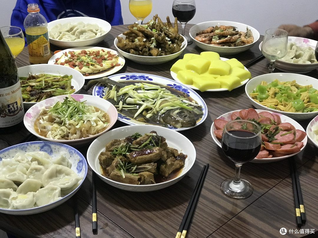 各地网友晒年夜饭，南北方差异大，你喜欢哪里的年夜饭？