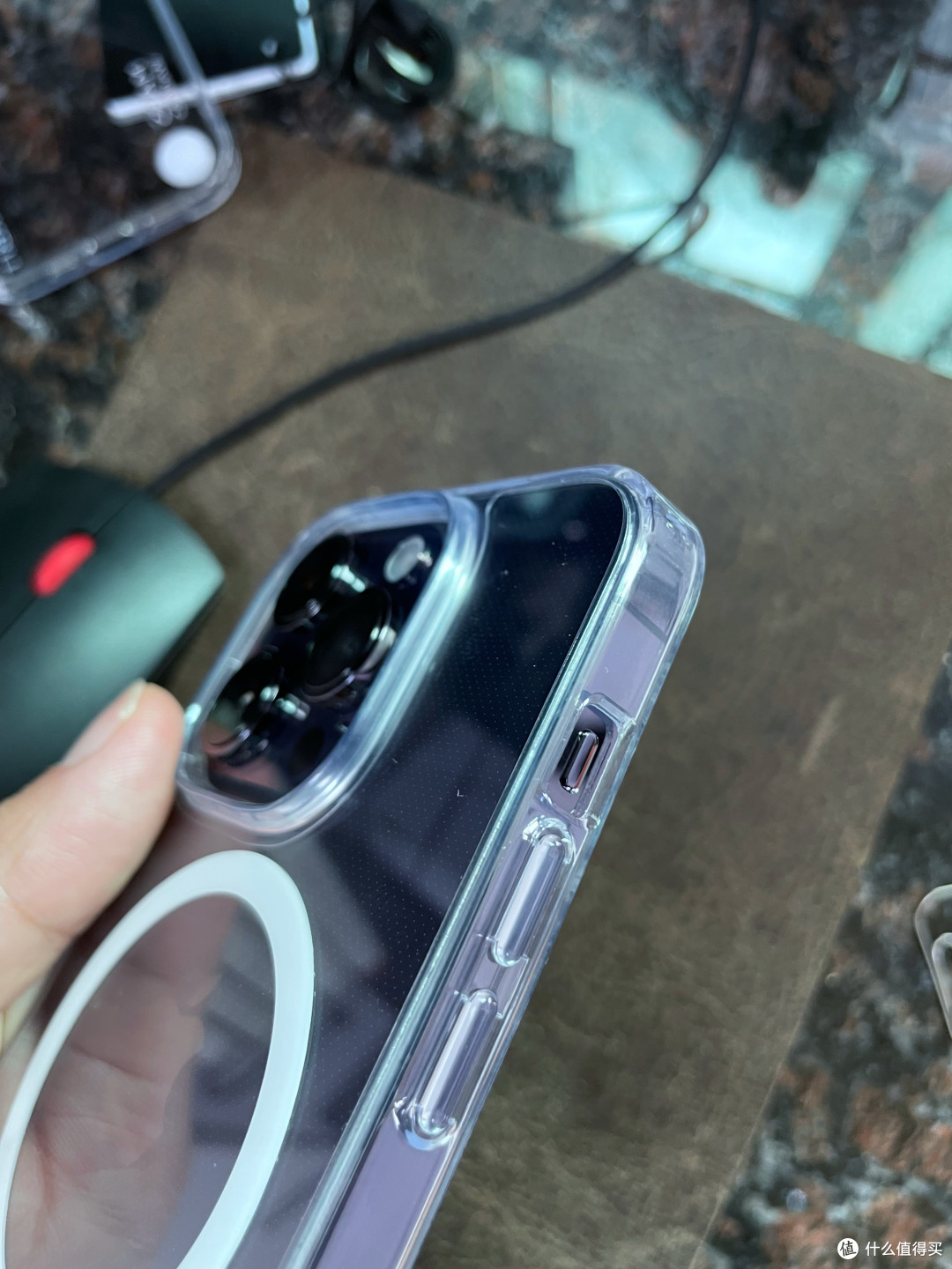 如何让人知道我用新iPhone？摩米士高透防摔磁吸壳帮到你
