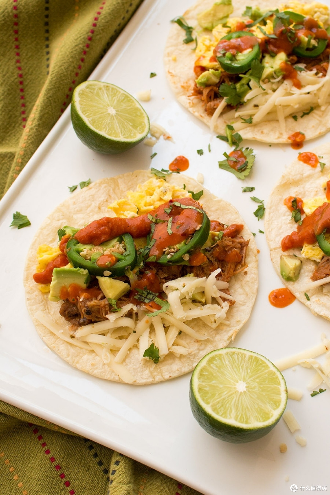 带鸡蛋的猪肉炸玉米饼墨西哥卷