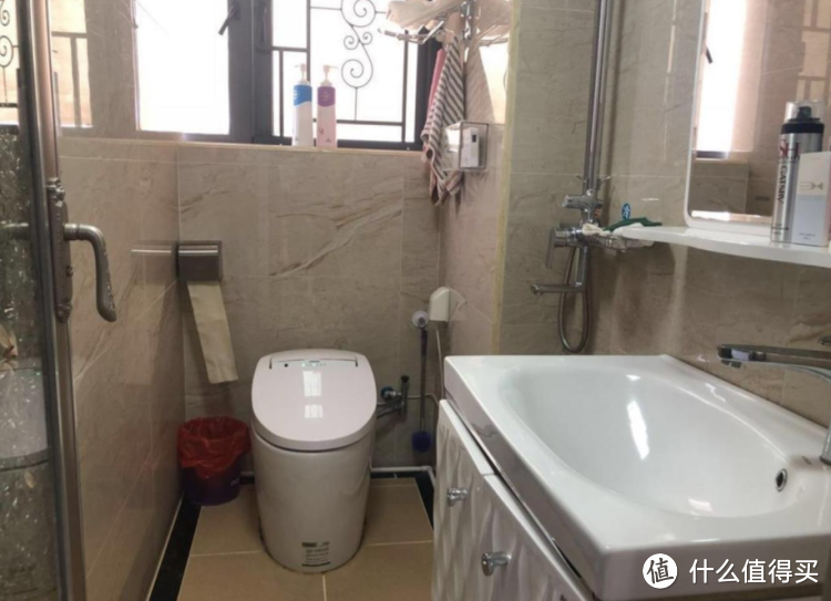 为了好看,坚持全屋贴瓷砖,入住才知道坑,最怕回南天墙壁渗水