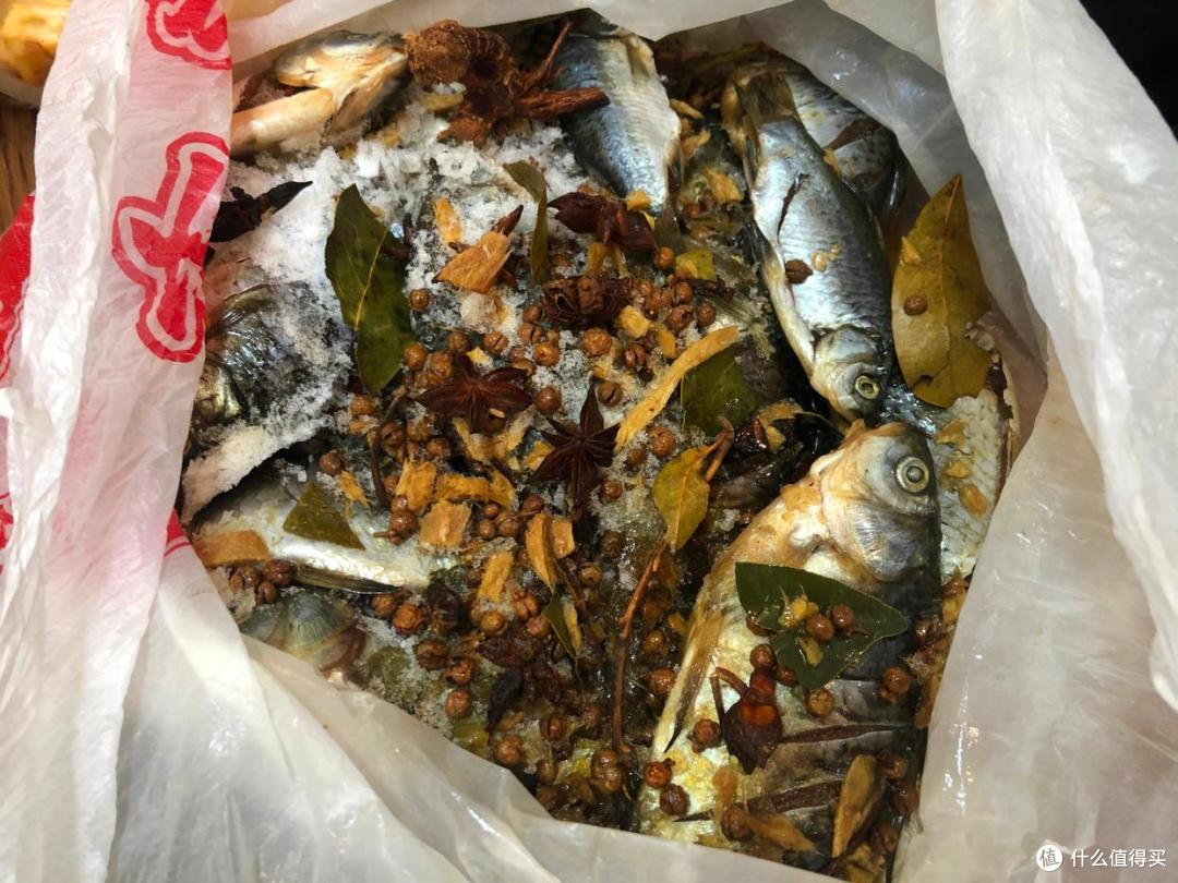 过完年要走了,婆婆装1车年货给我们,都是公公亲手做的,温暖!