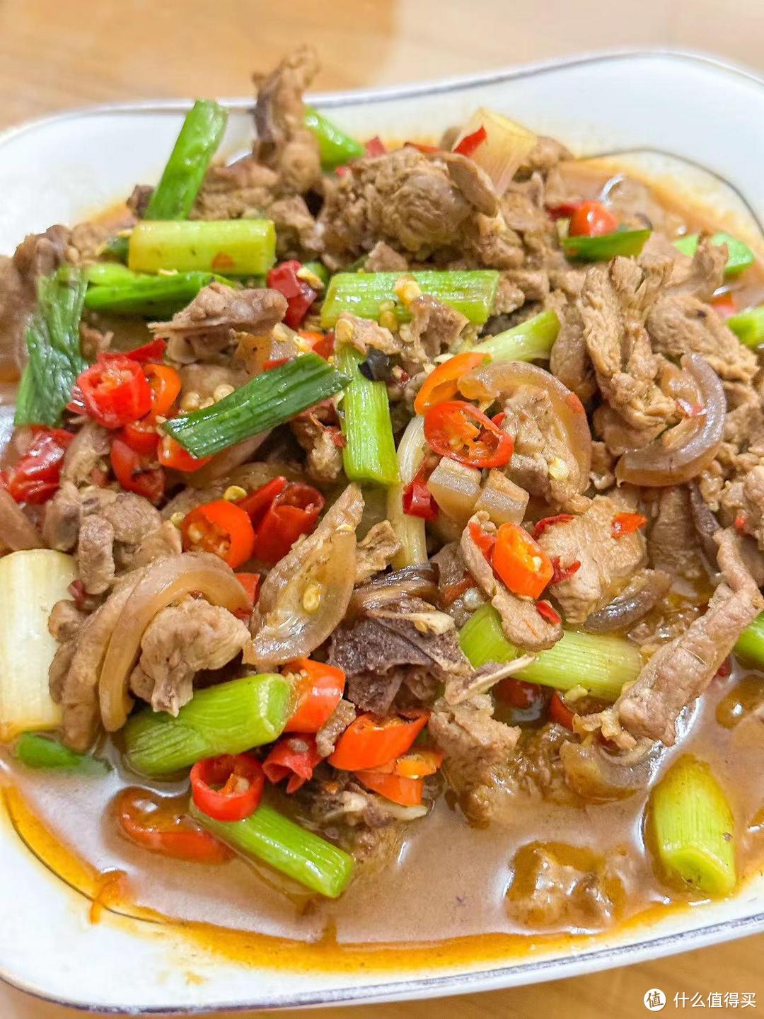 湖北90后女子晒年夜饭,满满一大桌,全是好吃的