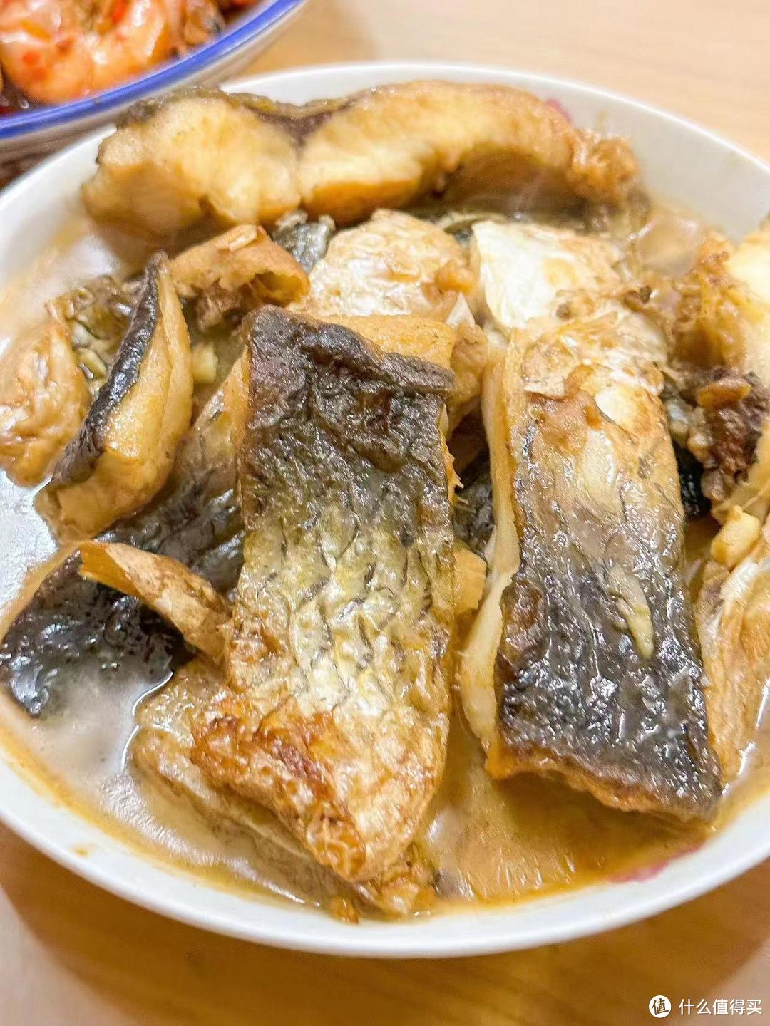 湖北90后女子晒年夜饭,满满一大桌,全是好吃的