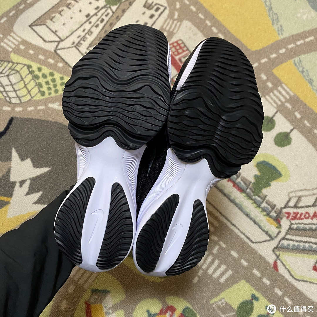 终于还是买了Nike Air Zoom Tempo Next%