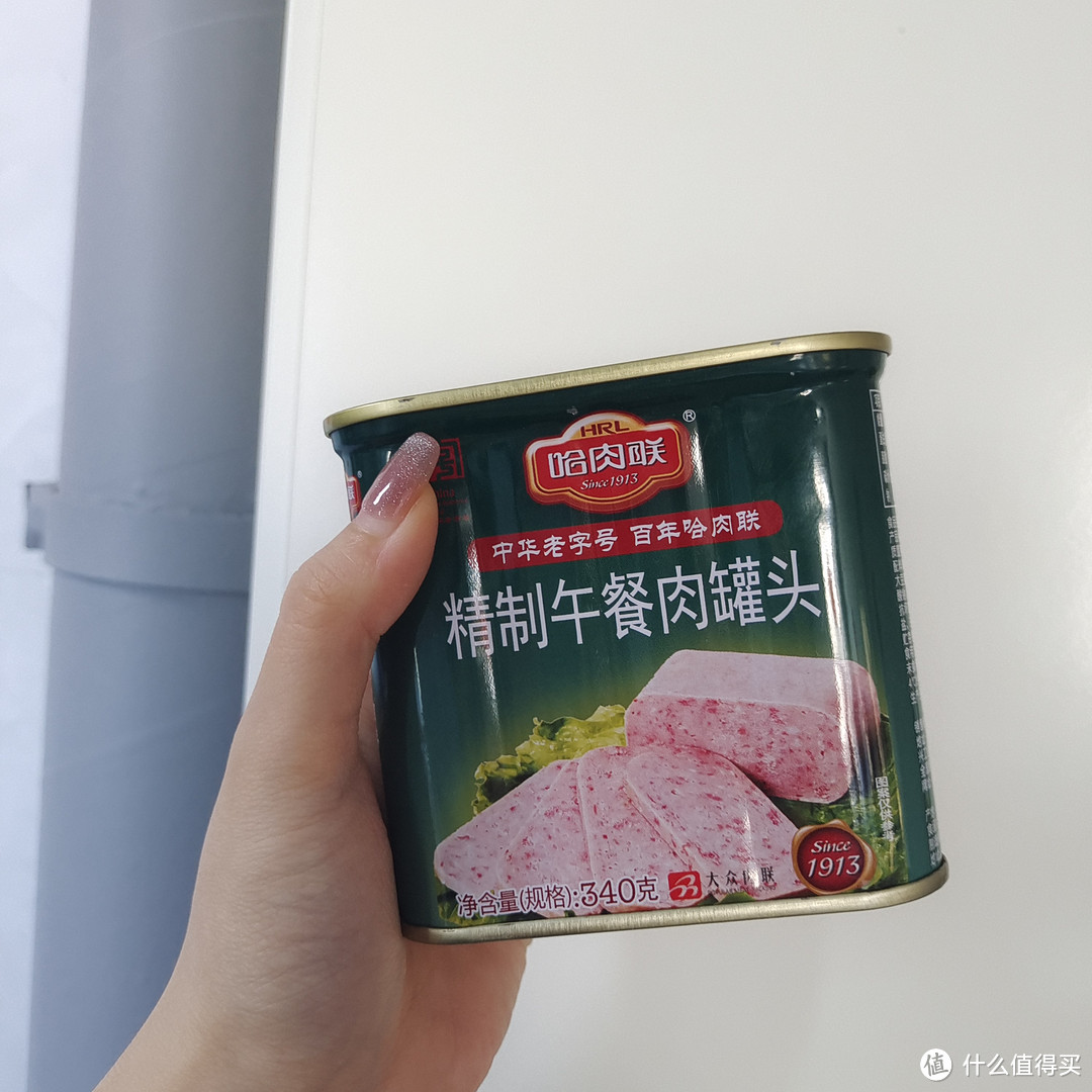 精制而成的午餐肉罐头