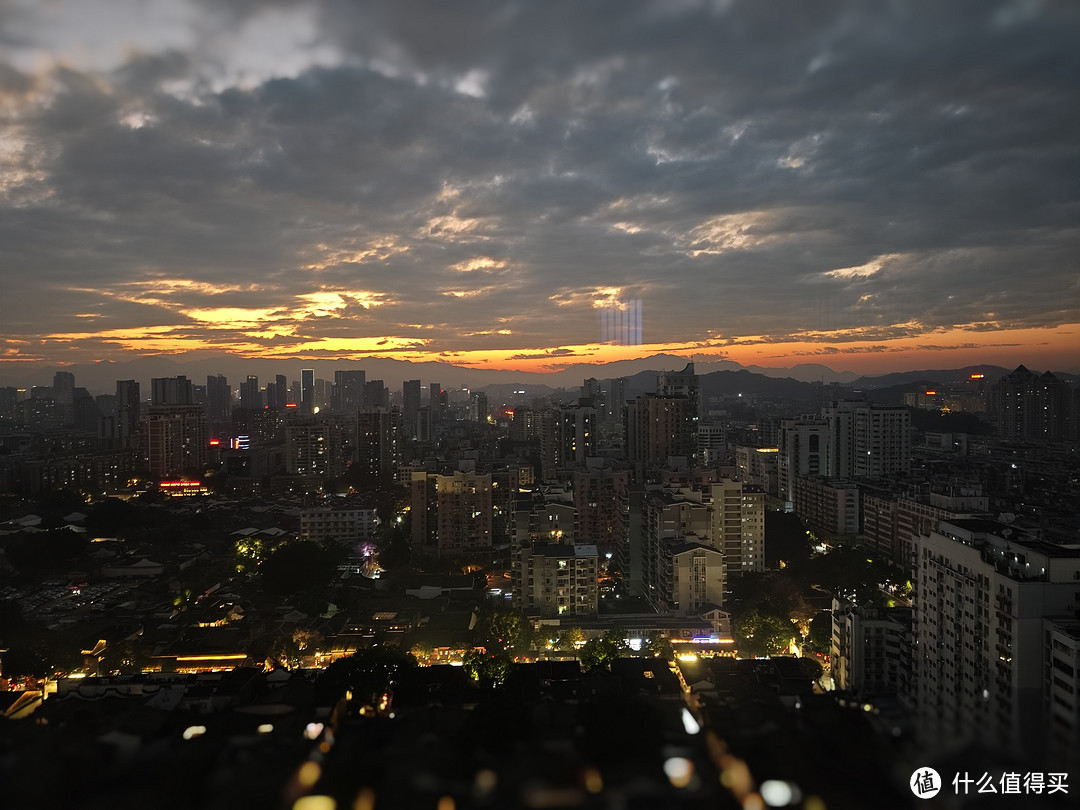 夜景，个人觉得颜色拍的不错