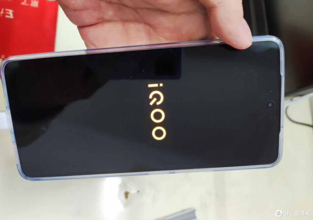 iQOO 11，自研芯片V2，算法突破