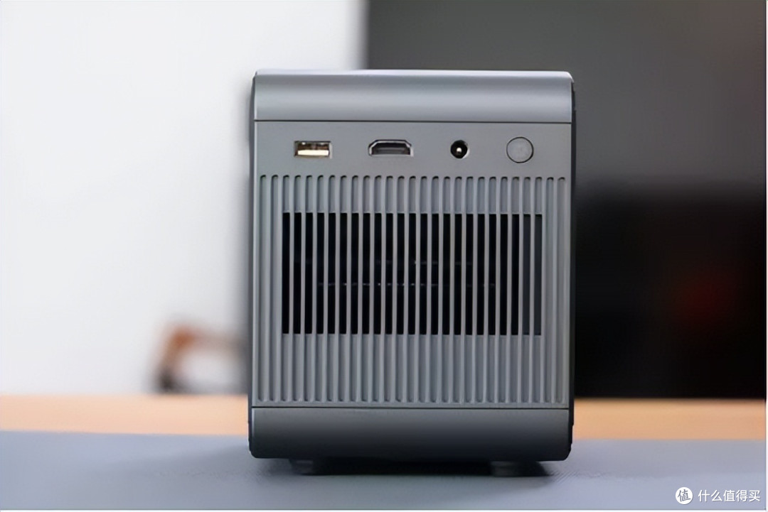 3000流明超高亮度,AOC Y1投影仪玩转臻彩画质