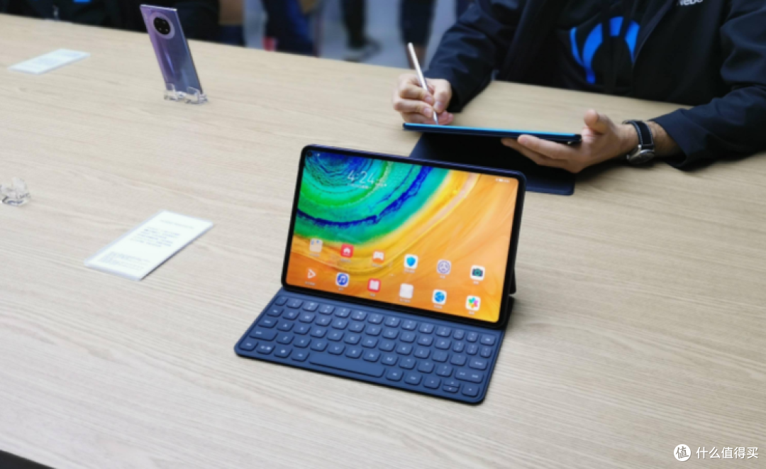 丝滑流畅好操作，华为MatePad 11追剧办公两不误