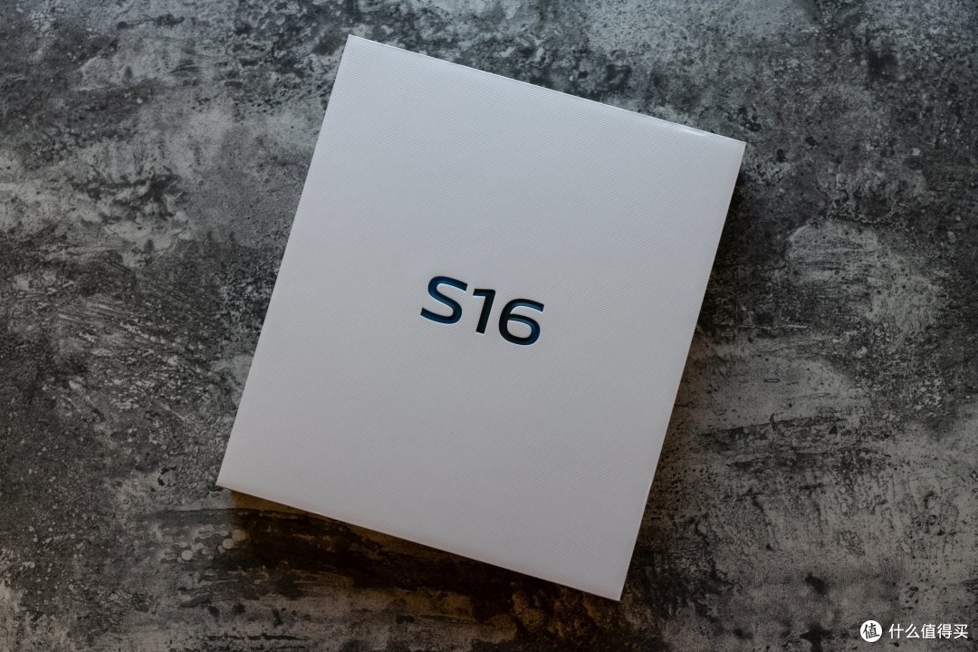 适合年轻人的手机其实并不贵，比如vivo S16就是不错的例子