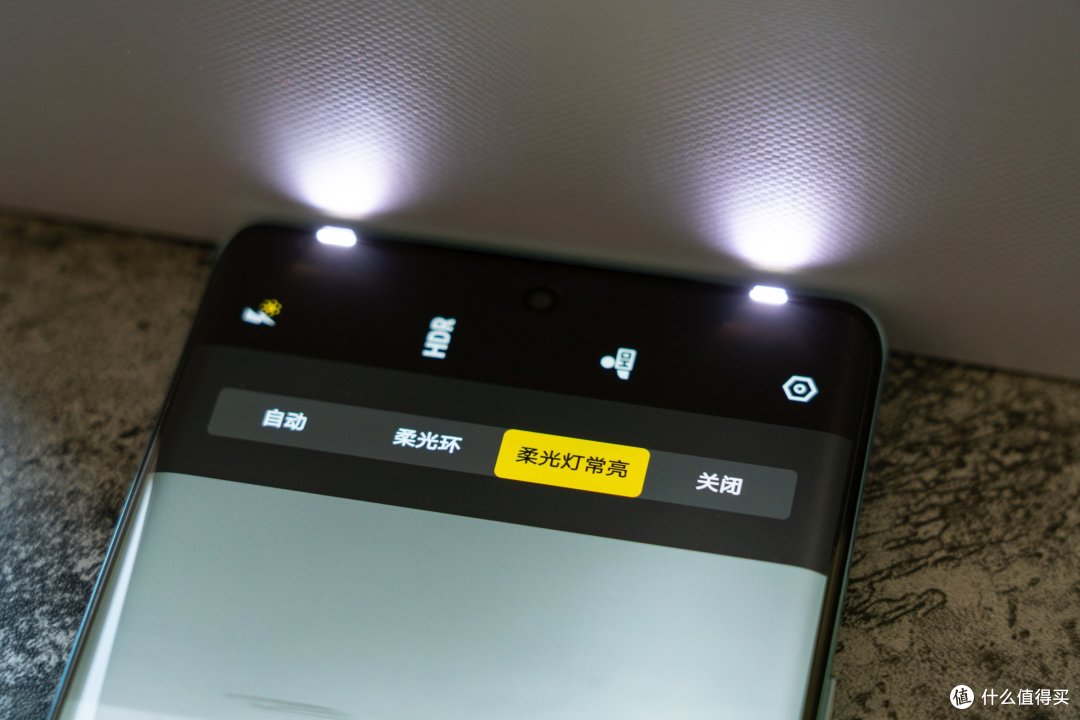 适合年轻人的手机其实并不贵，比如vivo S16就是不错的例子