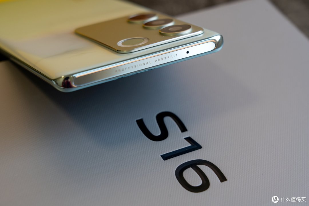 适合年轻人的手机其实并不贵，比如vivo S16就是不错的例子