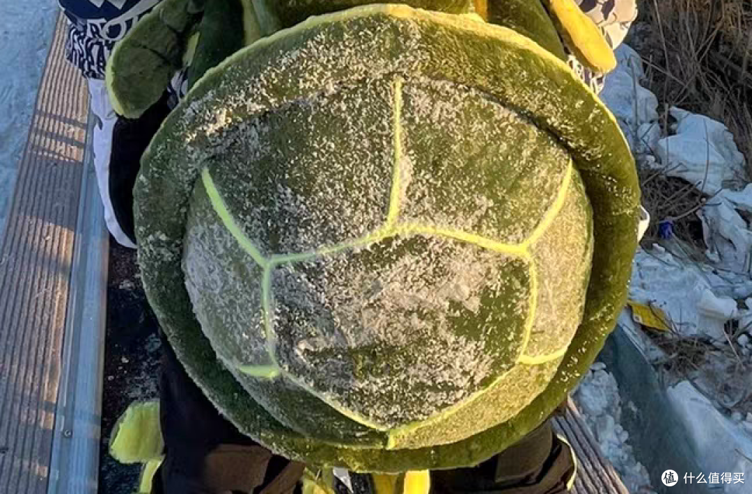 冬天滑雪最好玩,玩护具一定不能少